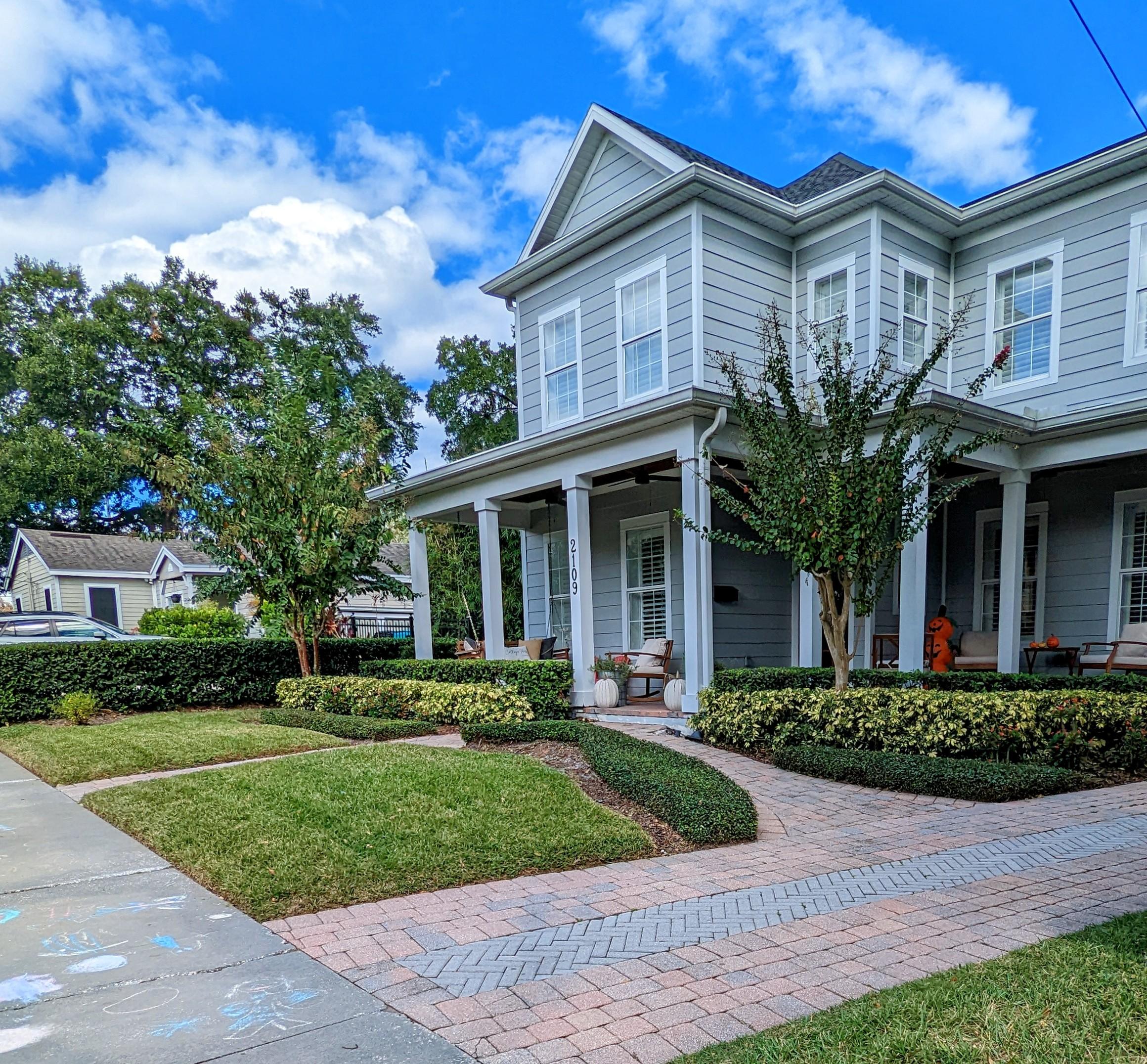 Beautifully maintained lush front lawn in College Park, Florida - professional mowing, edging, and landscaping by Freedom Lawn Pros